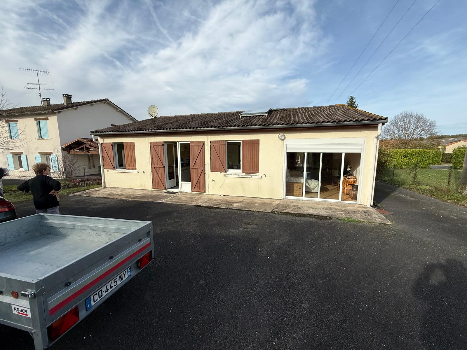 Pavillon plain-pied — finition ton pierre — avant
